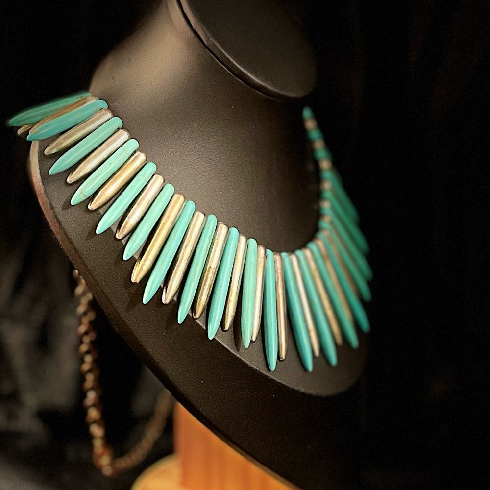 Chic Turquoise Spike Necklace - Picture 2 of 9